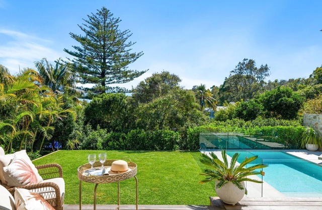 Barefoot Lux Avalon Beach by TCC