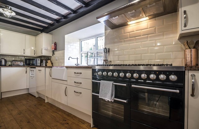 Barn Conversion - Hot Tub - Penally - Tenby