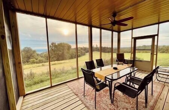 Barn On The Ridge/HOT TUB/Sleeps 6