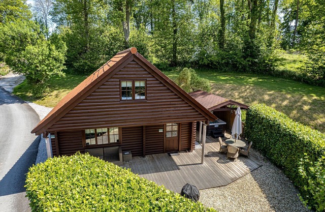 Barn Owl Lodge | sleeps 4 - Hot Tub, Dog Friendly - 4* Gold Award