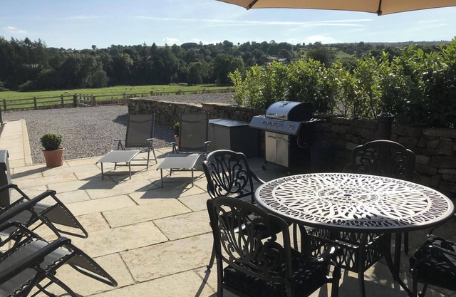 Barn - Sleeps 4 - Pet friendly - Garden