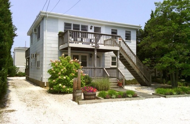 Barnegat Light, ocean block, classic 3/1, uncrowded beach, decks front and back