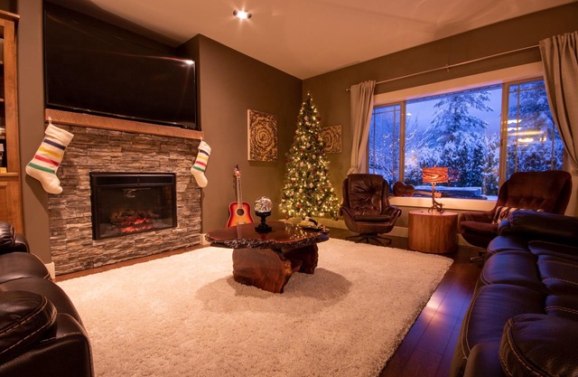 Barrel Sauna, HotTub, 2 Zero Gravity Massage Chairs, Powder Gong, Arcade & more