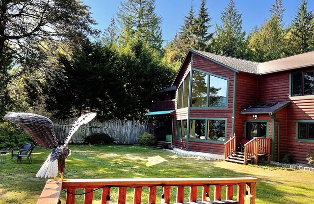 Barrel sauna, two plug-play hot tubs ,pool table Mt View private trail to river