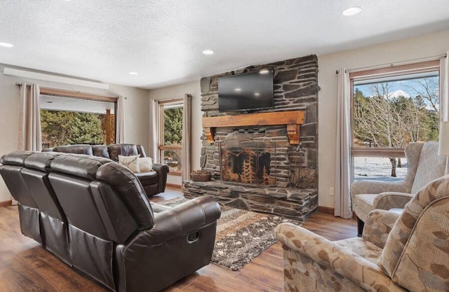 Barrel Springs ★ Secluded Stay in a Wonderful Creekside Getaway ★