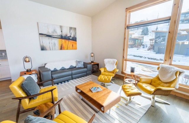 Basecamp 970 - Beautiful Modern Mountain Home
