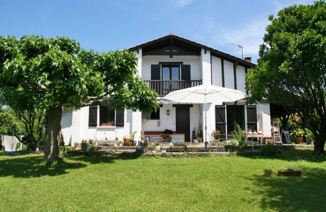 Basque house with picturesque views of the Pyrenees