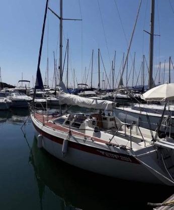 Bateau a quai St Raphaël, 4 couchages , voilier Etap 28i