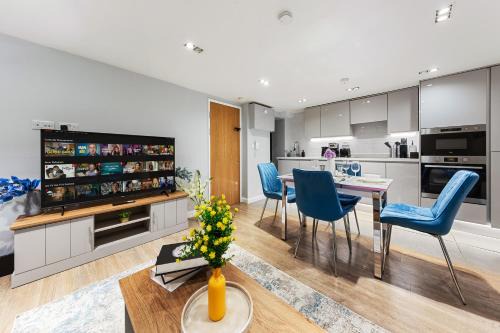 Battersea Central London Access , Mini Bar , AC