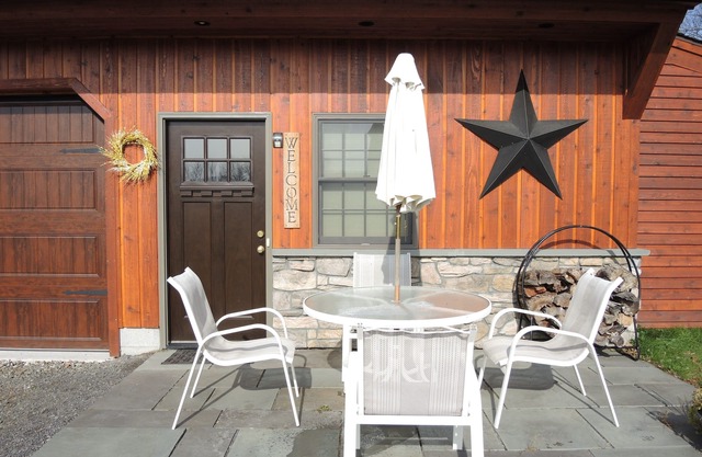 Bavarian Farm Hops View - Upscale apartment w/hot tub