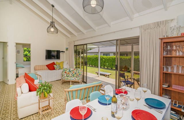 Bay Coast Happy Place - Cooks Beach Holiday Home
