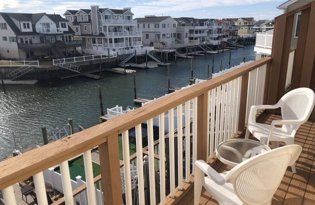 Bay Front with Boat Slip & Pet Friendly! Stunning sunset views!