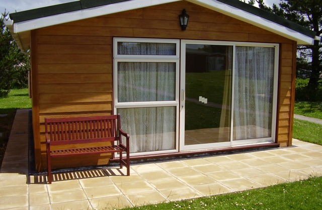 BAY SHORE, family friendly with garden views in St Merryn