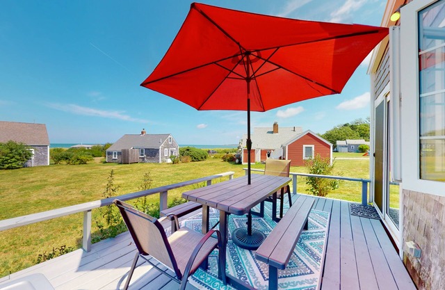 Bay view cottage w/deck, gas grill & great view - steps to private beach
