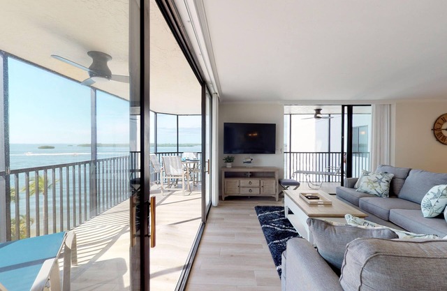 Bay View Tower #531 FABULOUS 2 BED CORNER UNIT WITH EXPANSIVE WATER VIEWS