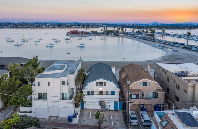 Bay View VI by Avantstay Stylish Mission Beach Home on the Sand!