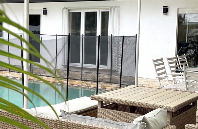Bay View Villa Pool Pkg Wi-Fi 3 Beds 3 Bath 5 min Beach