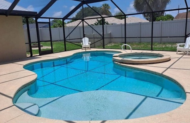 Bayberry Breeze: 3B/2B Pet Friendly Private Pool Home