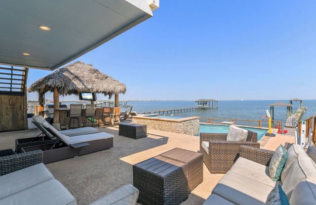 Bayfront Luxury House with Pool near Kemah Boardwalk with Pier