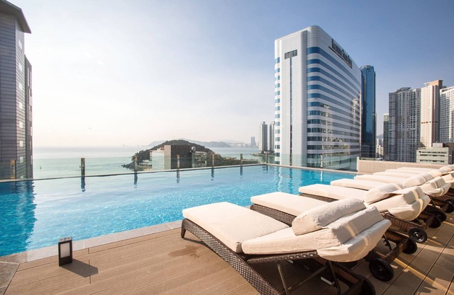 Baymond Hotel