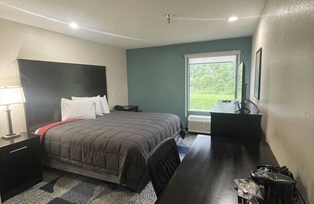 Baymont by Wyndham Iowa Lake Charles