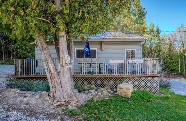 Bayshore Cottages: The Hawaii