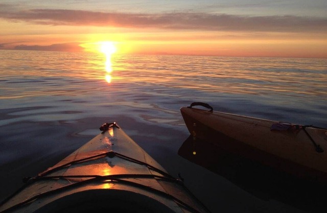 Bayside Getaway 2 bdrm cottage with bay view