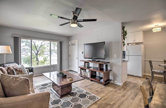 BBQ Ready w/Patio: Walkable Carson City Duplex