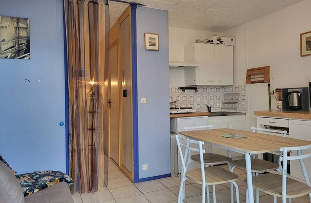 Beachfront Studio with Direct Access & Private Parking