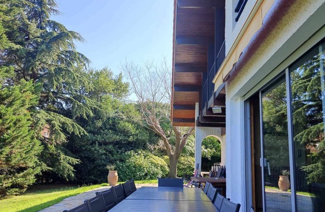 Beach 10 minutes' walk - Up to 21 guests - 10 bedrooms + 6 Bathrooms