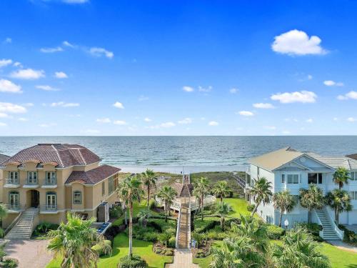 Beach Access with Elevator & FREE Activities