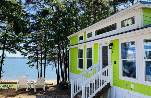 Beach-Area View Family Style 1 Bed & 1 Bunk Cabin #9
