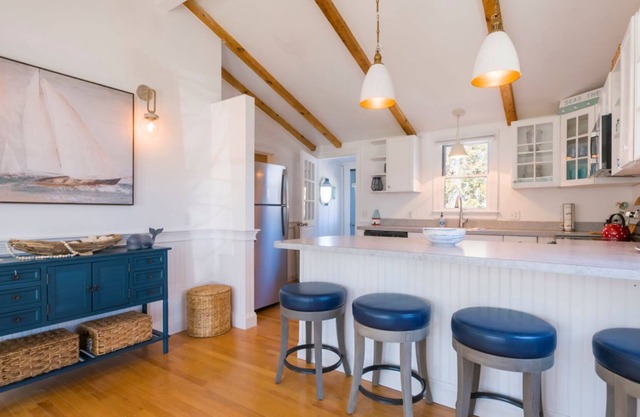Beach Bungalow by the sea that will welcome your dogs within walking distance of the beach