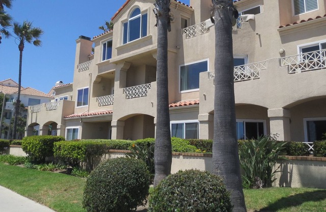 Beach Condo with HOA Amenities