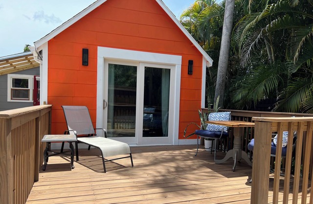 Beach Cottage in the Gulfport Art District
