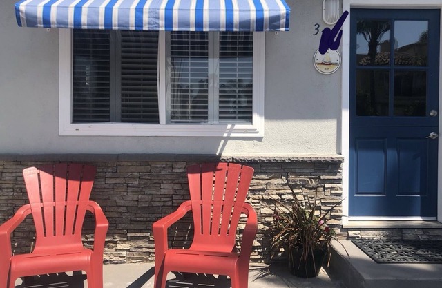 Beach Cottage with A/C, pet friendly, walk to sand
