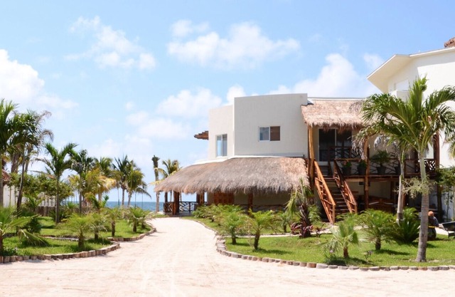 BEACH FRONT LUXURY PENTHOUSE BY ARENIKA, SECLUDED RELAXING FAMILY FRIENDLY