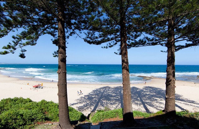 BEACH FRONT PROPERTY 180 DEGREE VIEWS WITH BEACH AT YOUR DOOR STEP!
