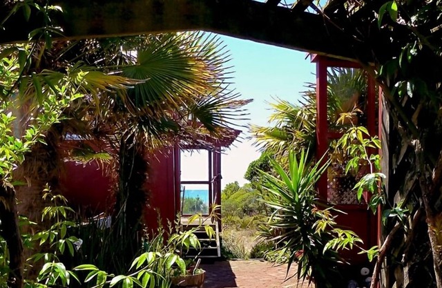 BEACH FRONT - TRANQUIL & RELAXING - 15 MINUTES TO NAPIER