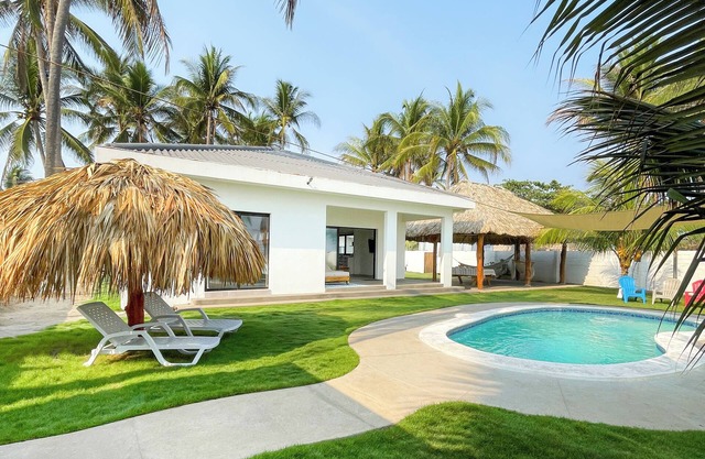 Beach Front Villa with 3B, WiFi, AC in delightful Playa El Pimental, El Salvador