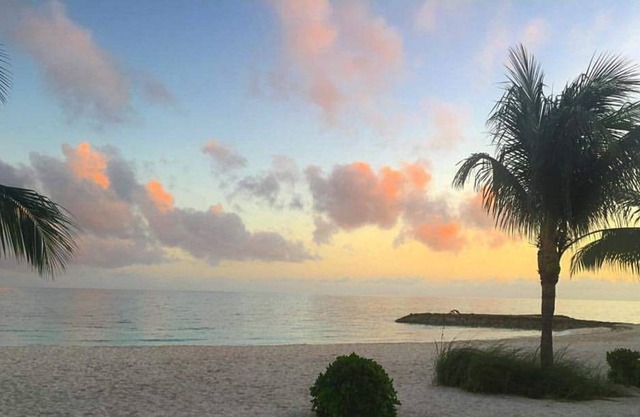 Beach front Villa , with private pool and beach , grille paddle board !!!!!