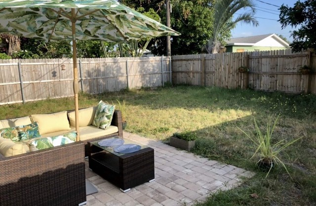 Beach Haven - prime location from beaches and downtowns
