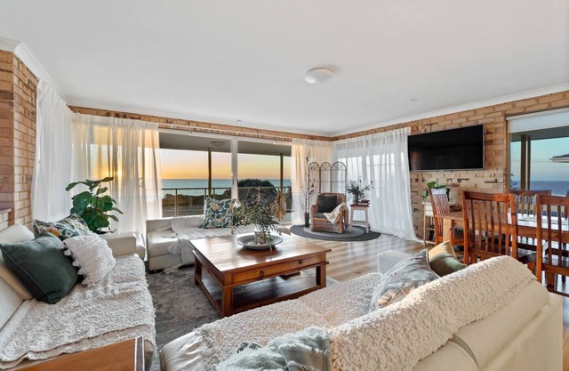 Beach Home: Epic Views: Private Enclosed Yard:Pets