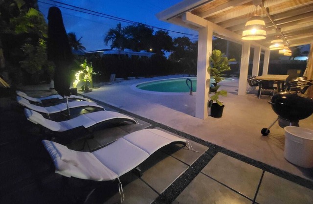 Beach House 3-bedroom villa with pool