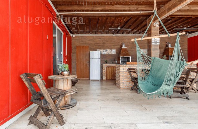 Beach House Containers - With Pool #1