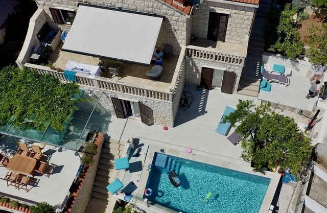Beach House - Heated Pool (complete Villa)