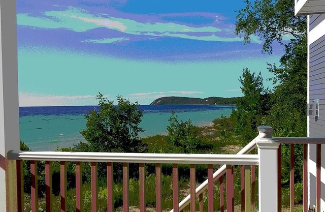Beach house on Lake Michigan~ Views Of Sleeping Bear Shoreline/Manitou Islands