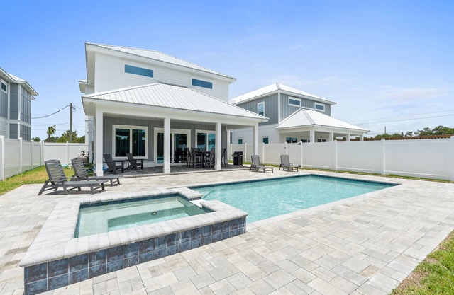 Beach House Totally Beachin - Sleeps 32 - 2 Private Pools, Beach, Pet Friendly
