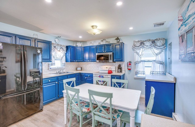 Beach House w/Private Pool in North Wildwood