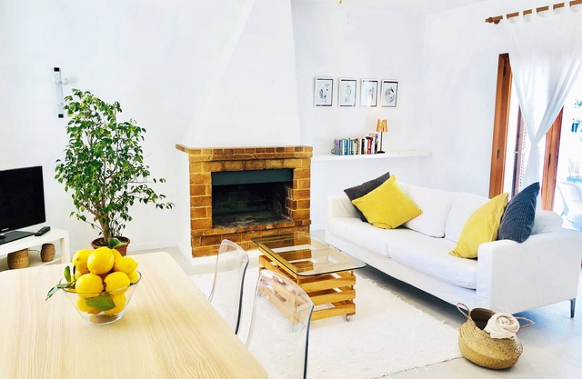 Beach House With Free Wifi. Coastal Getaway Walking Distance From the Seashore
